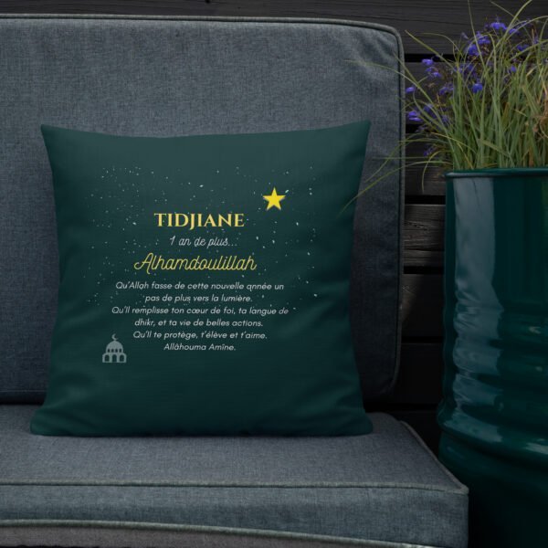 Coussin islamique premium enfant personnalisé – 1 an de plus, couleur bleu marine (insert inclus) – Image 3